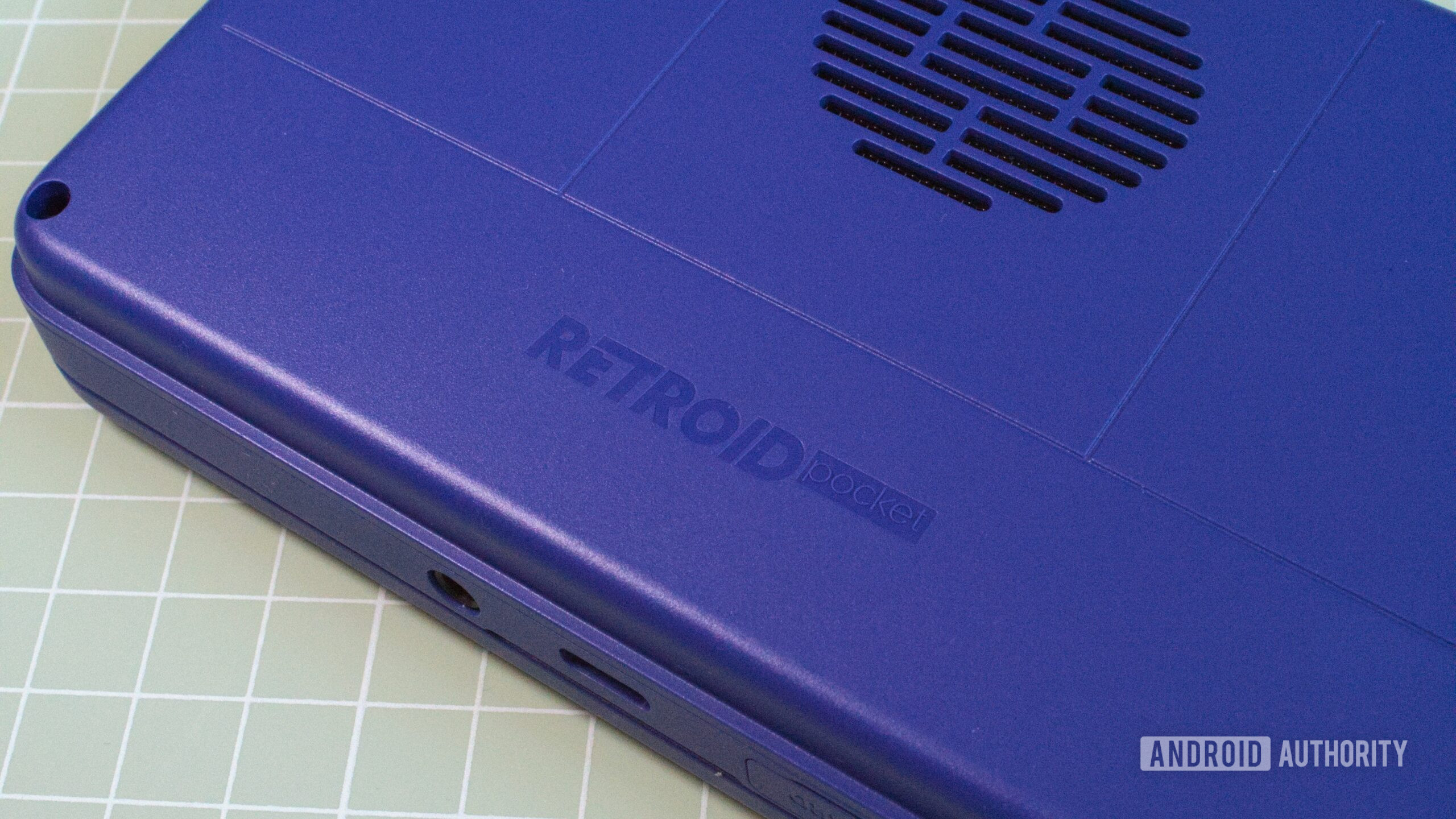 The Retroid Pocket Mini is back, minus the unfixable screen issues