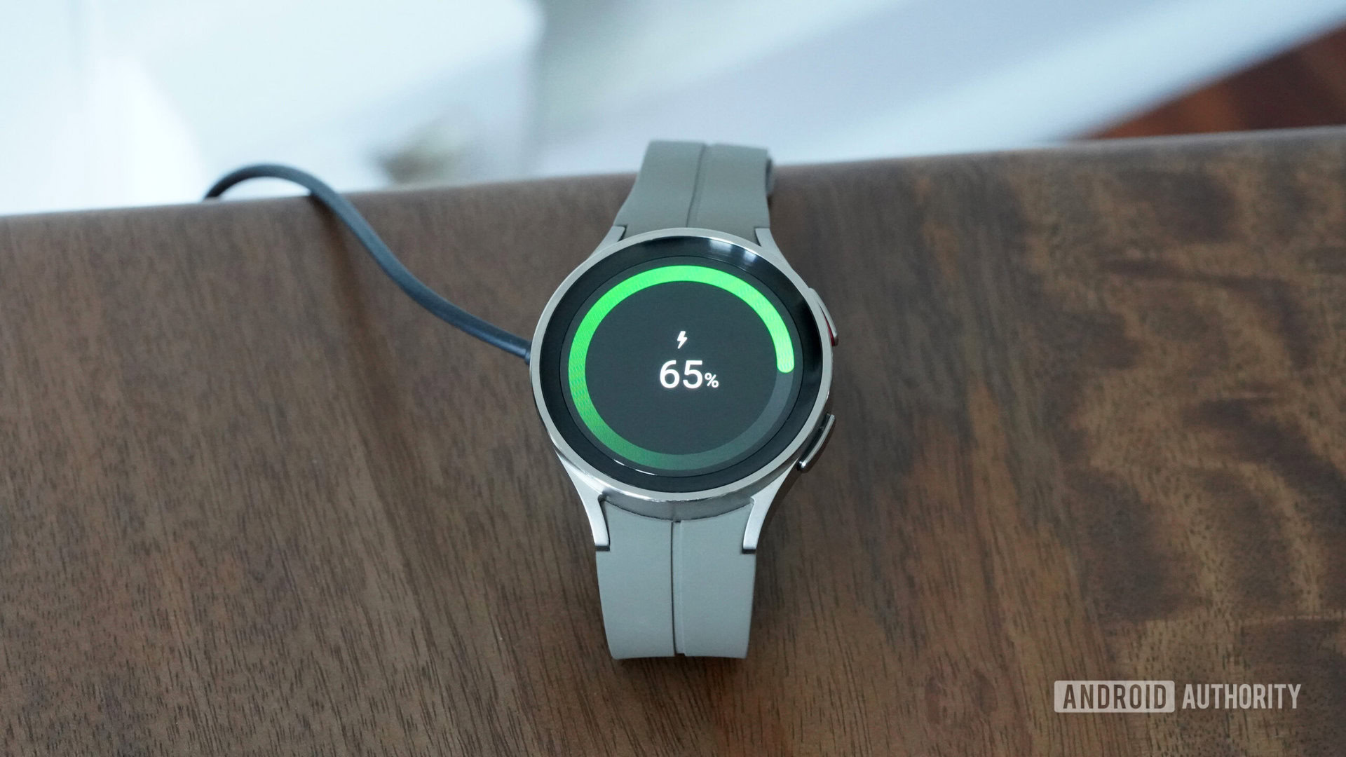 One UI 8 Watch isn’t out yet, but here’s its new One UI 7-like charging animation (APK teardown)