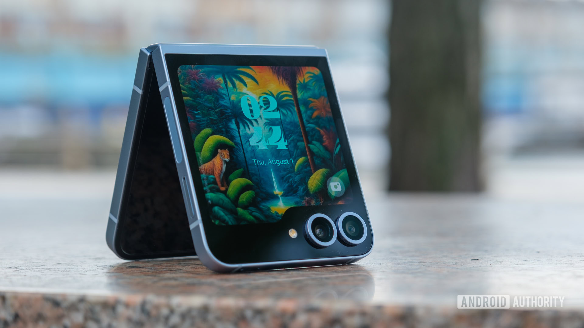 One UI 8 leak indicates Samsung could fix Now Bar oversight on Flip foldables