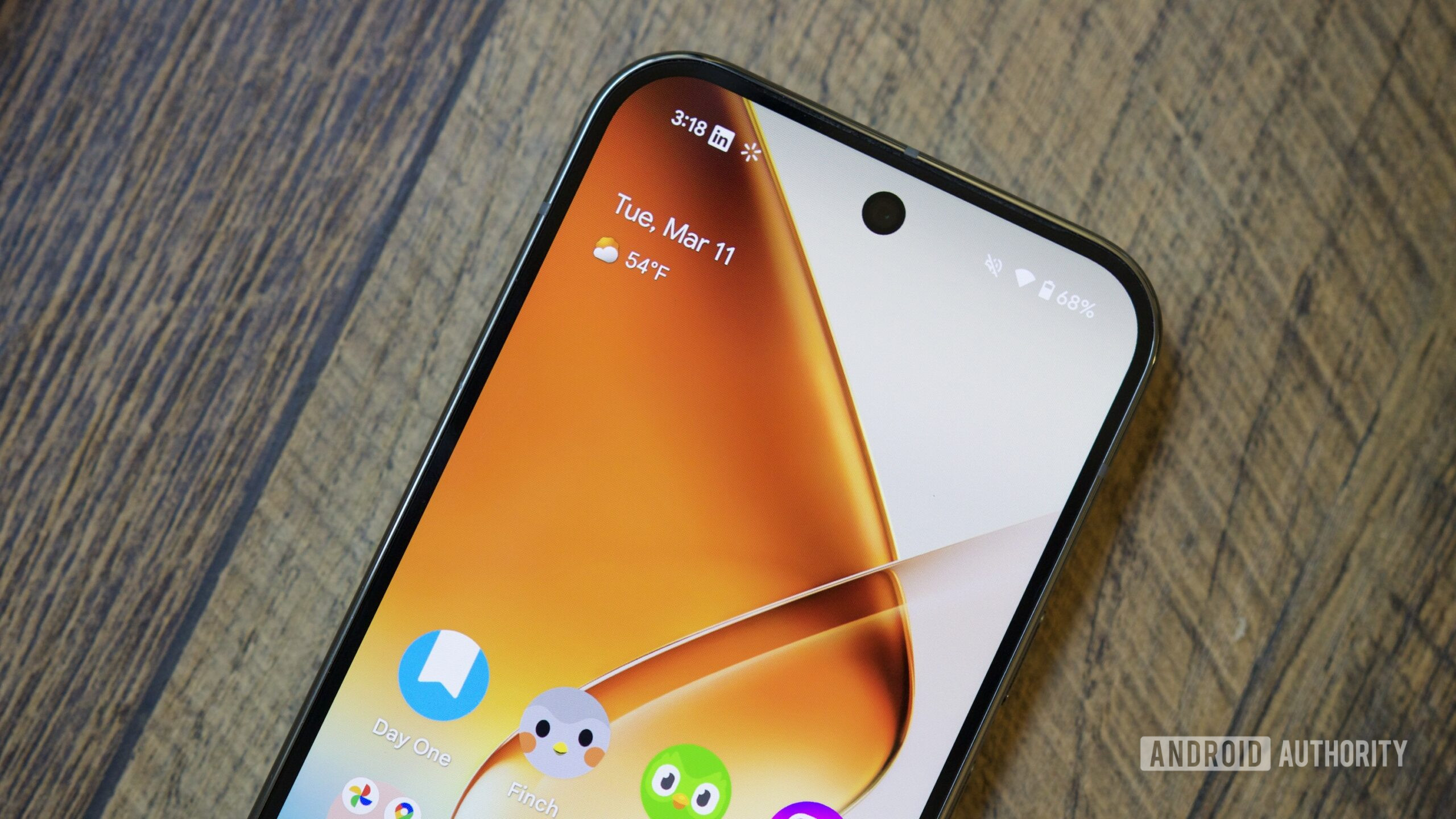Keep an eye on your money: Pixel’s At a Glance may soon show you finance recaps (APK teardown)